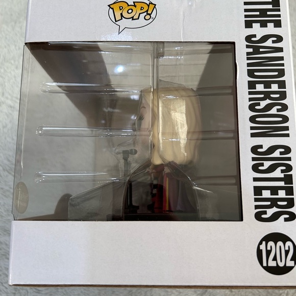 the sanderson sisters, billy butcherson, dani and binx funko pop - Picture 3 of 9